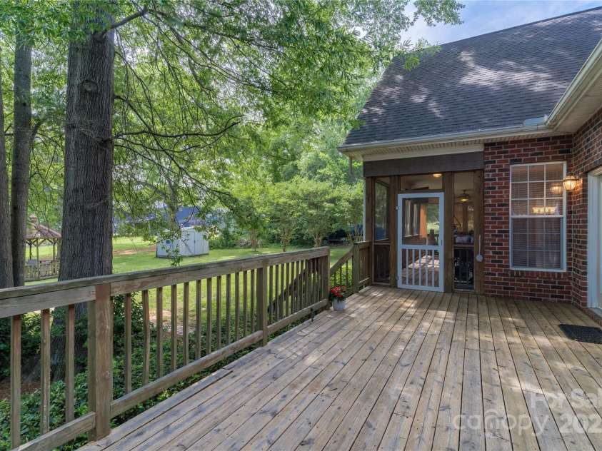 18118 Pompano Place, Cornelius, NC 28031.  MLS# CAR4263080, YatesRealty ID 15689. Large deck with natural Gas Connection for grill