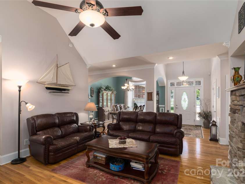 18118 Pompano Place, Cornelius, NC 28031.  MLS# CAR4263080, YatesRealty ID 15689. Main Rooms have gleaming hardwood floors