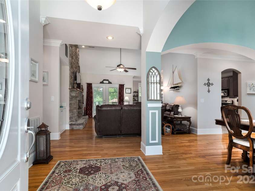 18118 Pompano Place, Cornelius, NC 28031.  MLS# CAR4263080, YatesRealty ID 15689. Open floor plan