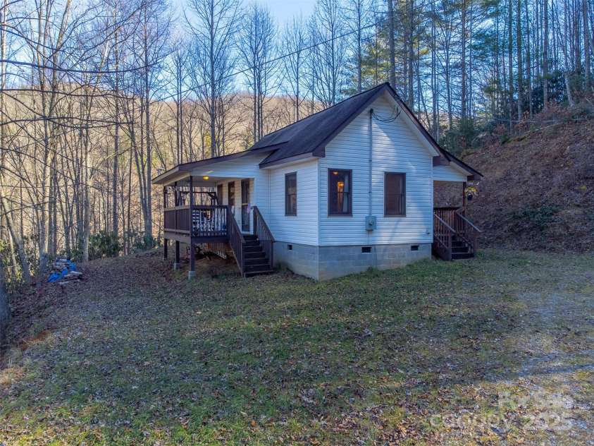 109 Hog Cove Road, Sylva, NC 28779.  MLS# CAR4332121, YatesRealty ID 1569. 