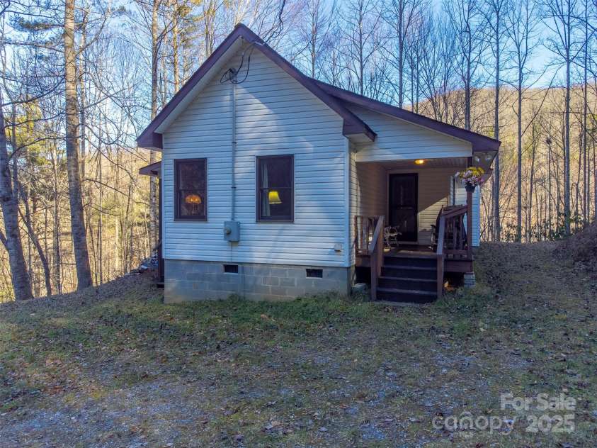 109 Hog Cove Road, Sylva, NC 28779.  MLS# CAR4332121, YatesRealty ID 1569. 