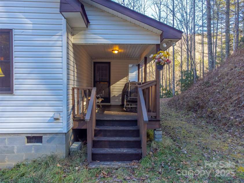 109 Hog Cove Road, Sylva, NC 28779.  MLS# CAR4332121, YatesRealty ID 1569. 