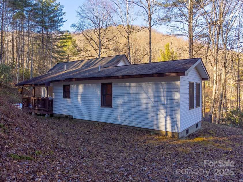 109 Hog Cove Road, Sylva, NC 28779.  MLS# CAR4332121, YatesRealty ID 1569. 