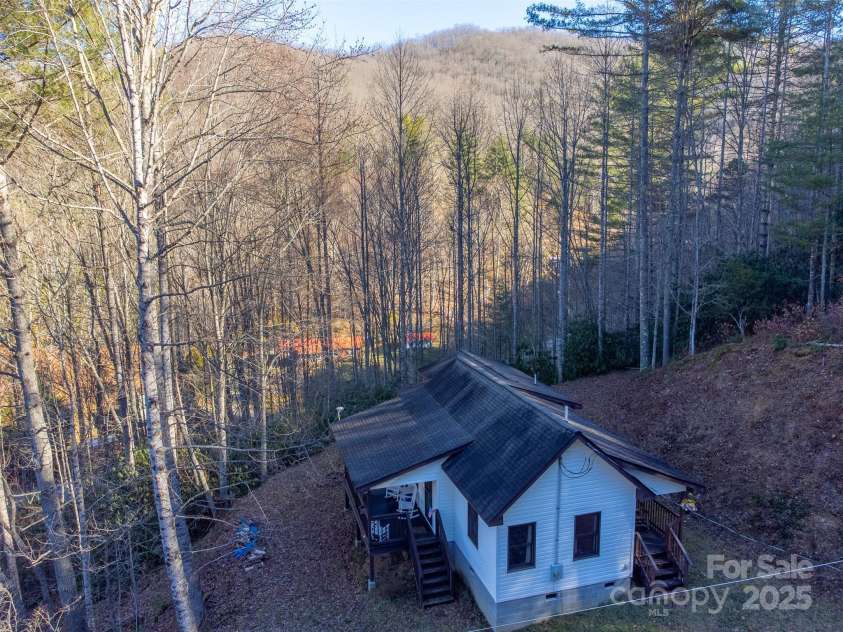 109 Hog Cove Road, Sylva, NC 28779.  MLS# CAR4332121, YatesRealty ID 1569. 