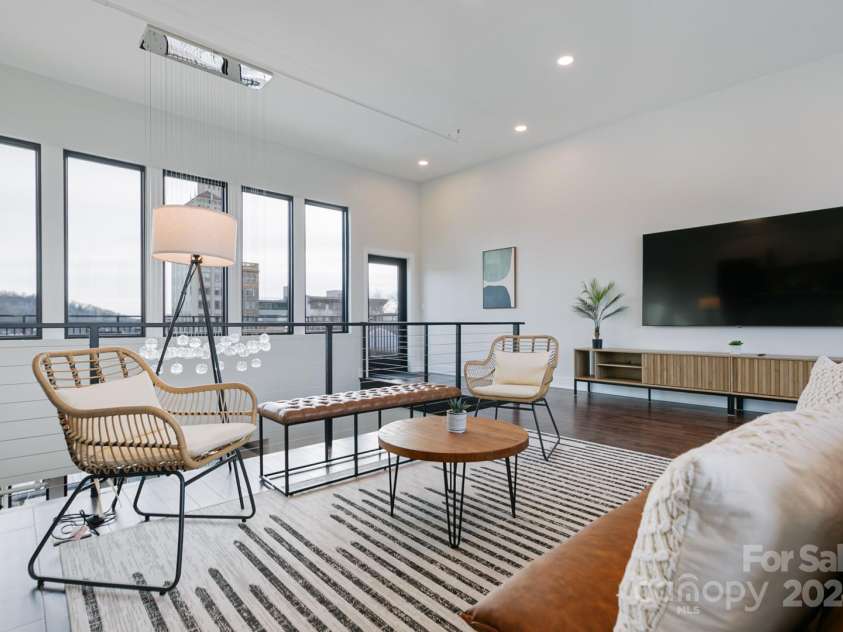 122 College Street, Asheville, NC 28801.  MLS# CAR4208358, YatesRealty ID 1569. 