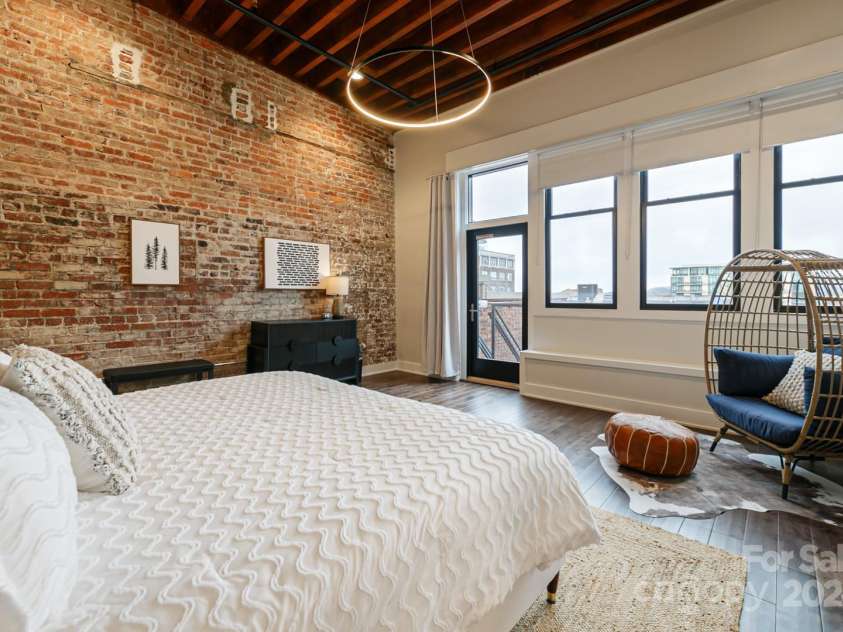 122 College Street, Asheville, NC 28801.  MLS# CAR4208358, YatesRealty ID 1569. 