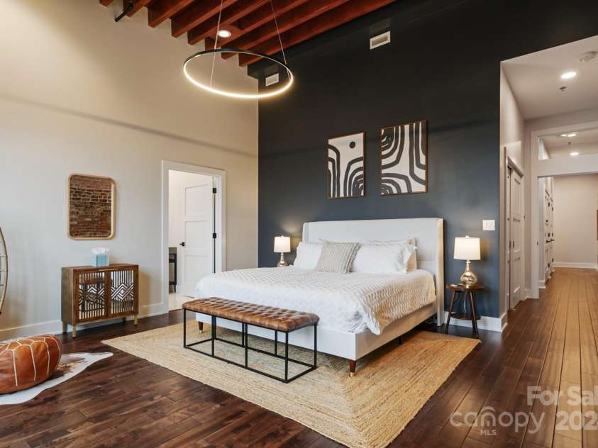 122 College Street, Asheville, NC 28801.  MLS# CAR4208358, YatesRealty ID 1569. 