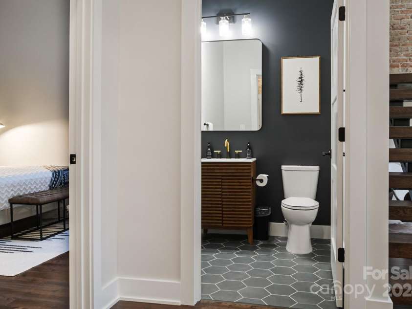 122 College Street, Asheville, NC 28801.  MLS# CAR4208358, YatesRealty ID 1569. 