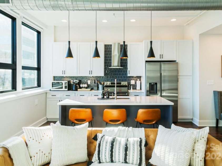 122 College Street, Asheville, NC 28801.  MLS# CAR4208358, YatesRealty ID 1569. 