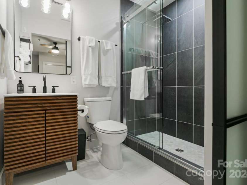 122 College Street, Asheville, NC 28801.  MLS# CAR4208358, YatesRealty ID 1569. 