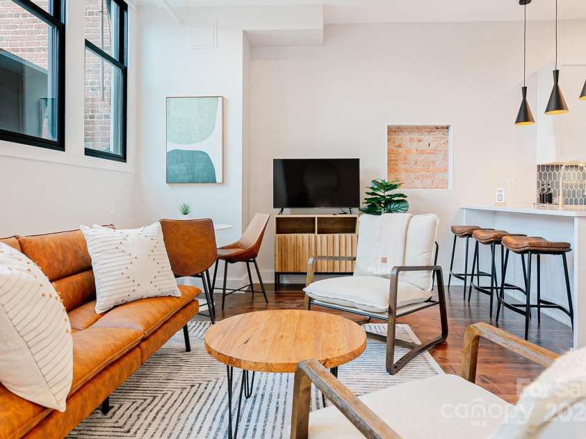 122 College Street, Asheville, NC 28801.  MLS# CAR4208358, YatesRealty ID 1569. 