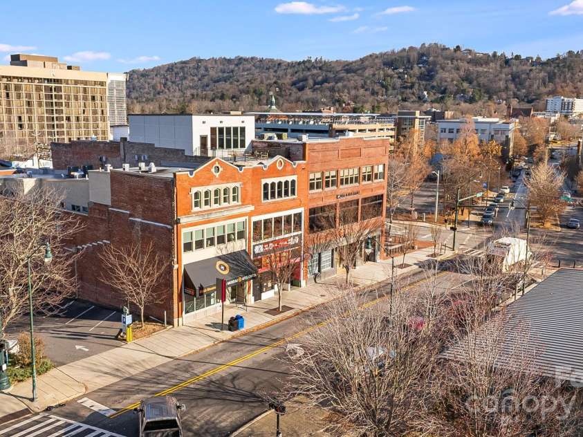 122 College Street, Asheville, NC 28801.  MLS# CAR4208358, YatesRealty ID 1569. 