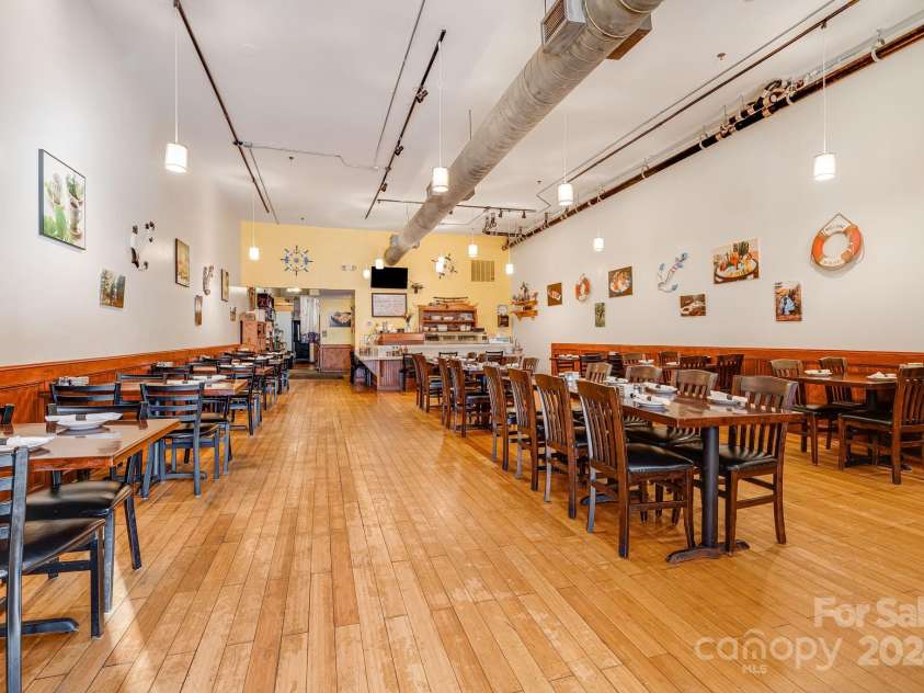 122 College Street, Asheville, NC 28801.  MLS# CAR4208358, YatesRealty ID 1569. 