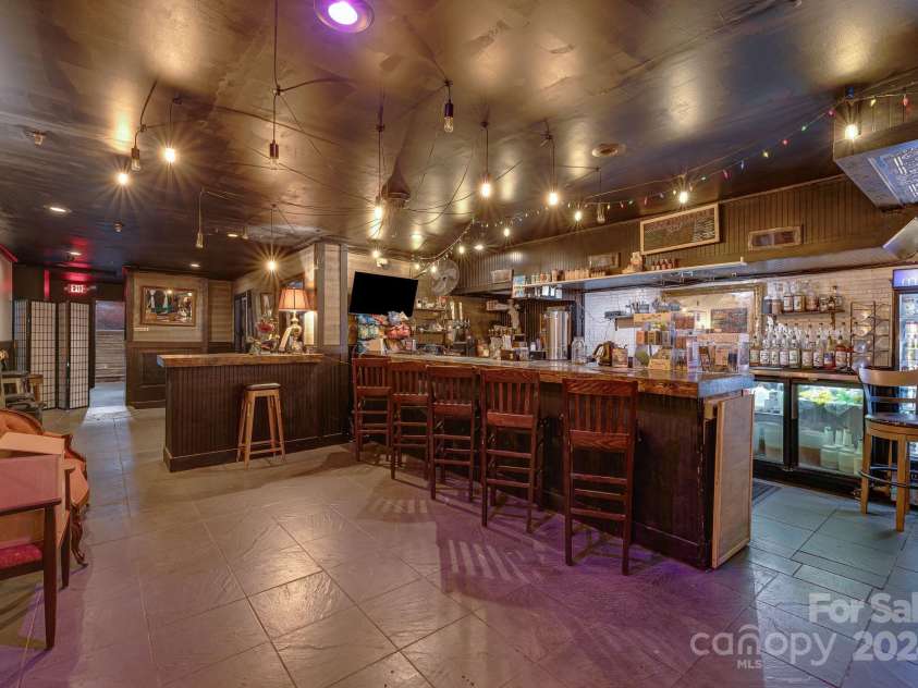 122 College Street, Asheville, NC 28801.  MLS# CAR4208358, YatesRealty ID 1569. 