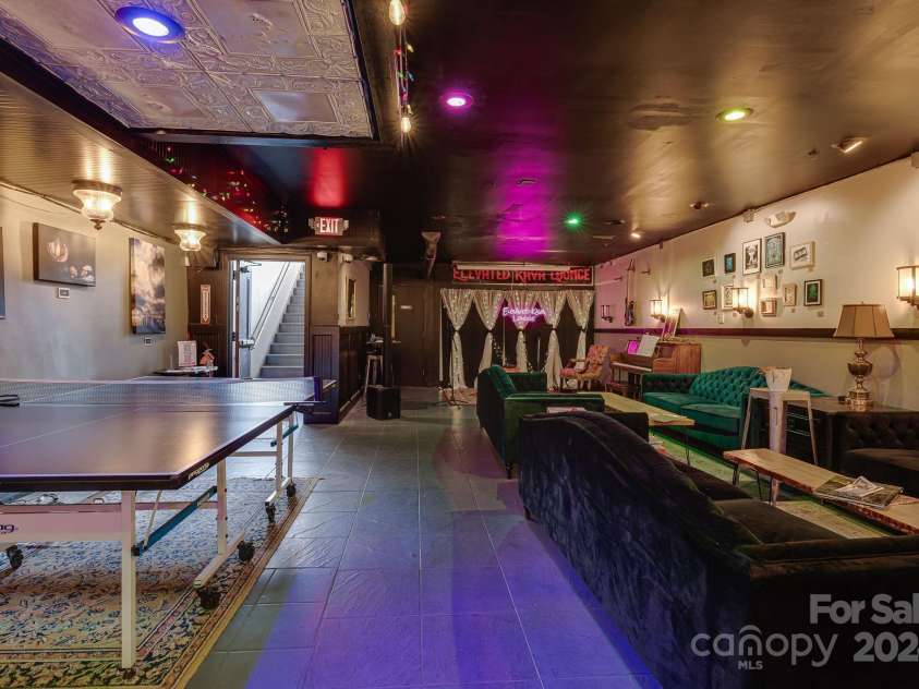 122 College Street, Asheville, NC 28801.  MLS# CAR4208358, YatesRealty ID 1569. 