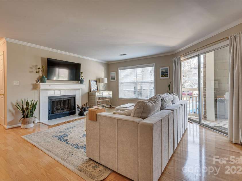 5009 Sharon Road, Charlotte, NC 28210.  MLS# CAR4256042, YatesRealty ID 15690. 