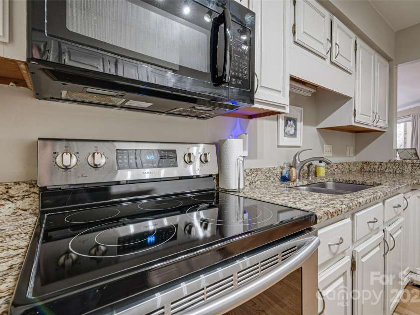 5009 Sharon Road, Charlotte, NC 28210.  MLS# CAR4256042, YatesRealty ID 15690. 