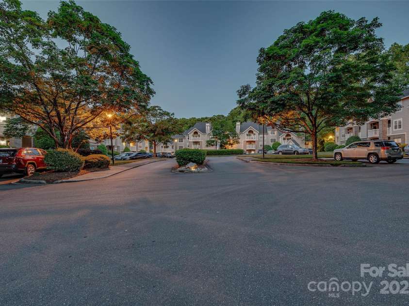 5009 Sharon Road, Charlotte, NC 28210.  MLS# CAR4256042, YatesRealty ID 15690. 