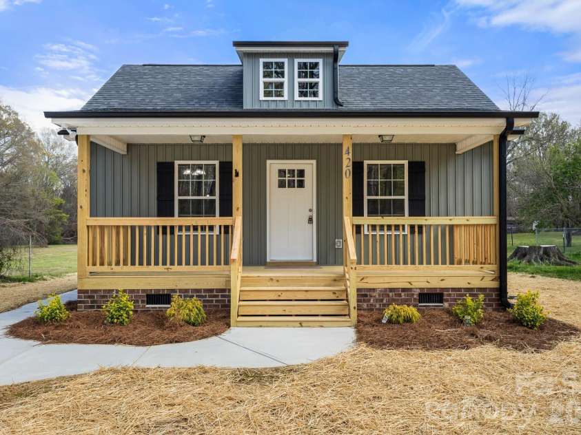 420 Charlotte Street, York, SC 29745.  MLS# CAR4362538, YatesRealty ID 15691. 