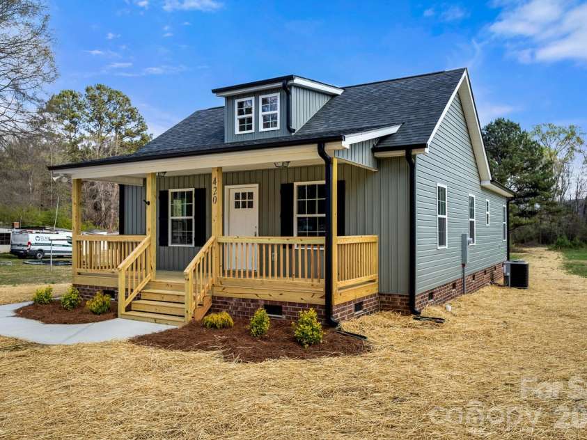 420 Charlotte Street, York, SC 29745.  MLS# CAR4362538, YatesRealty ID 15691. 