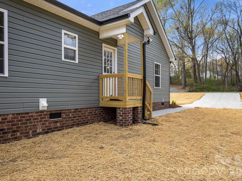 420 Charlotte Street, York, SC 29745.  MLS# CAR4362538, YatesRealty ID 15691. 