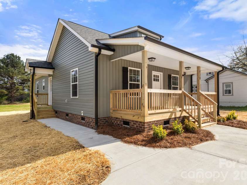 420 Charlotte Street, York, SC 29745.  MLS# CAR4362538, YatesRealty ID 15691. 