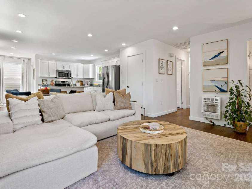 19 Starmount Drive, Asheville, NC 28806.  MLS# CAR4246841, YatesRealty ID 15692. 