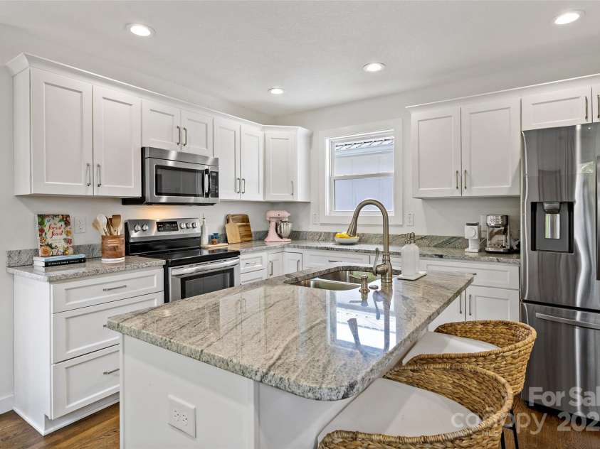 19 Starmount Drive, Asheville, NC 28806.  MLS# CAR4246841, YatesRealty ID 15692. 