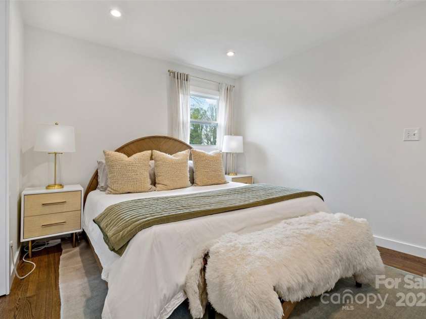 19 Starmount Drive, Asheville, NC 28806.  MLS# CAR4246841, YatesRealty ID 15692. 