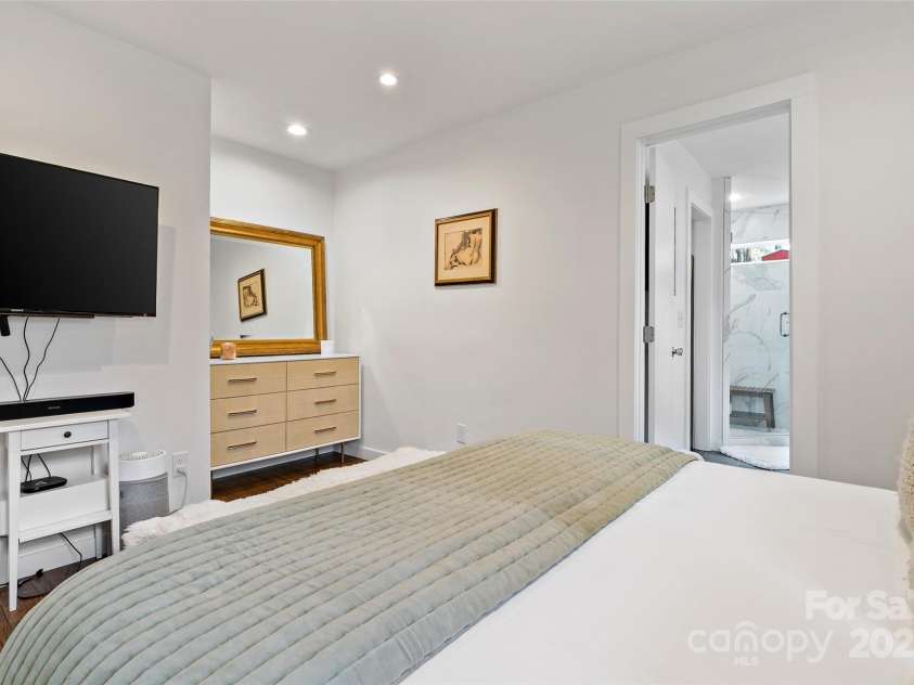 19 Starmount Drive, Asheville, NC 28806.  MLS# CAR4246841, YatesRealty ID 15692. 