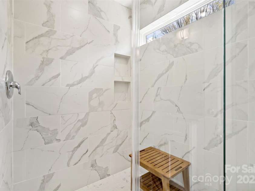 19 Starmount Drive, Asheville, NC 28806.  MLS# CAR4246841, YatesRealty ID 15692. 