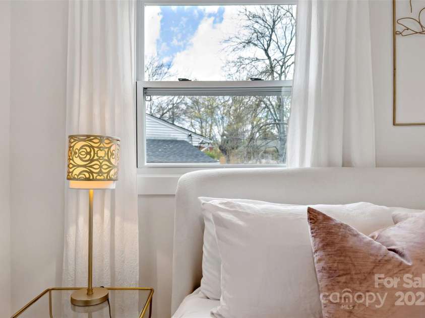 19 Starmount Drive, Asheville, NC 28806.  MLS# CAR4246841, YatesRealty ID 15692. 