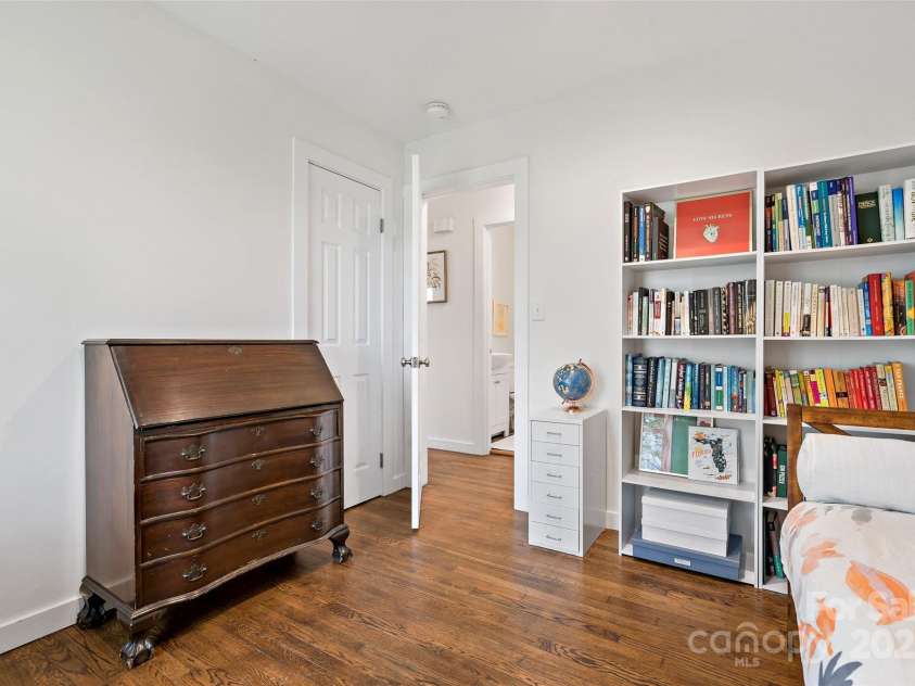 19 Starmount Drive, Asheville, NC 28806.  MLS# CAR4246841, YatesRealty ID 15692. 