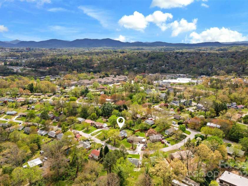 19 Starmount Drive, Asheville, NC 28806.  MLS# CAR4246841, YatesRealty ID 15692. 