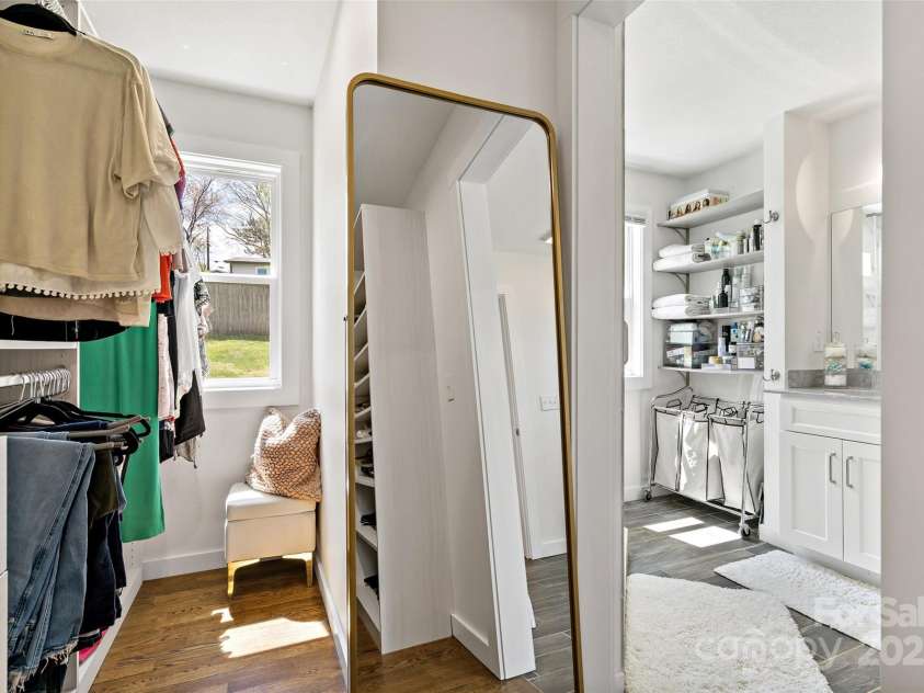19 Starmount Drive, Asheville, NC 28806.  MLS# CAR4246841, YatesRealty ID 15692. Primary Closet