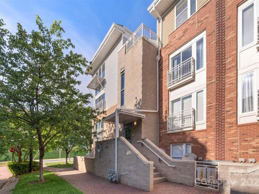 511 Donatello Avenue, Charlotte, NC 28205.  MLS# CAR4259242, YatesRealty ID 15693. 