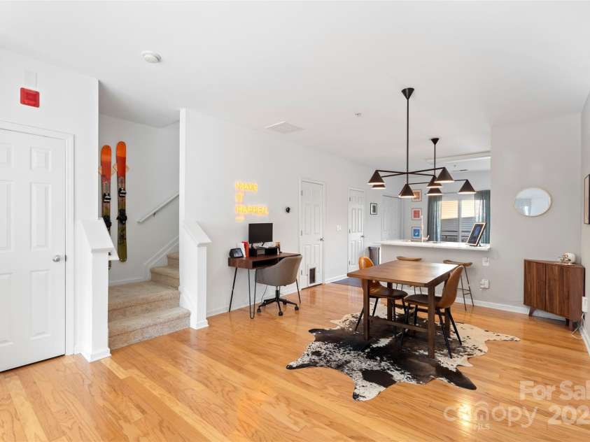 511 Donatello Avenue, Charlotte, NC 28205.  MLS# CAR4259242, YatesRealty ID 15693. 