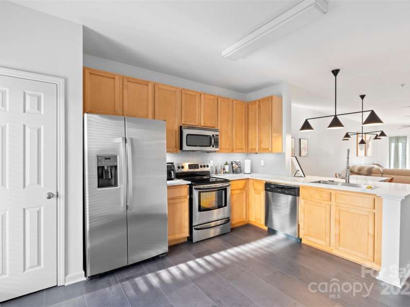 511 Donatello Avenue, Charlotte, NC 28205.  MLS# CAR4259242, YatesRealty ID 15693. 