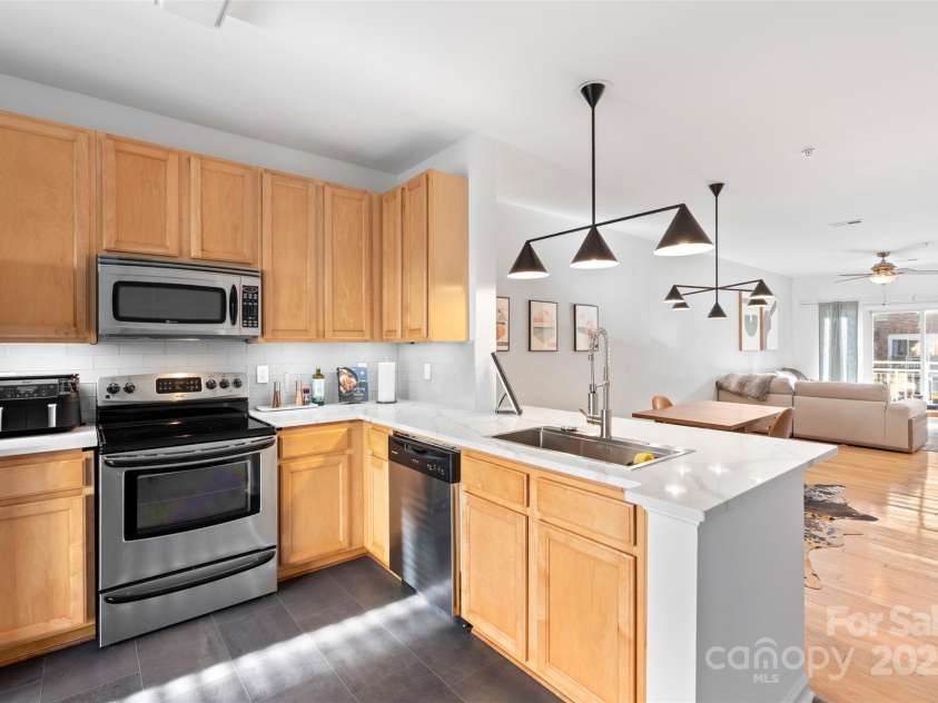 511 Donatello Avenue, Charlotte, NC 28205.  MLS# CAR4259242, YatesRealty ID 15693. 