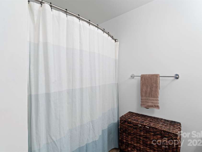 511 Donatello Avenue, Charlotte, NC 28205.  MLS# CAR4259242, YatesRealty ID 15693. 