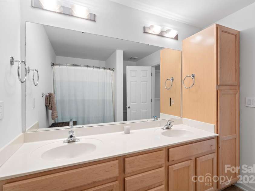 511 Donatello Avenue, Charlotte, NC 28205.  MLS# CAR4259242, YatesRealty ID 15693. 