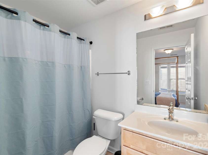 511 Donatello Avenue, Charlotte, NC 28205.  MLS# CAR4259242, YatesRealty ID 15693. 
