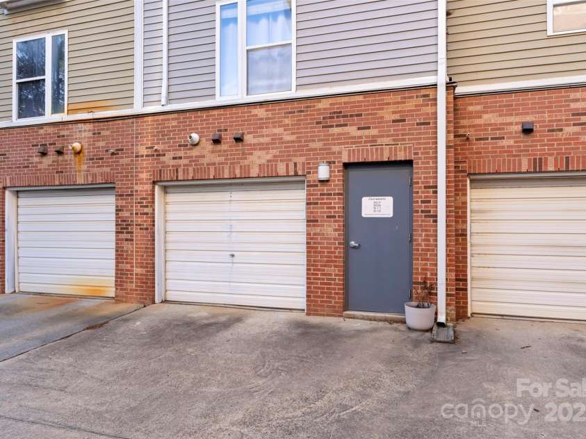 511 Donatello Avenue, Charlotte, NC 28205.  MLS# CAR4259242, YatesRealty ID 15693. 