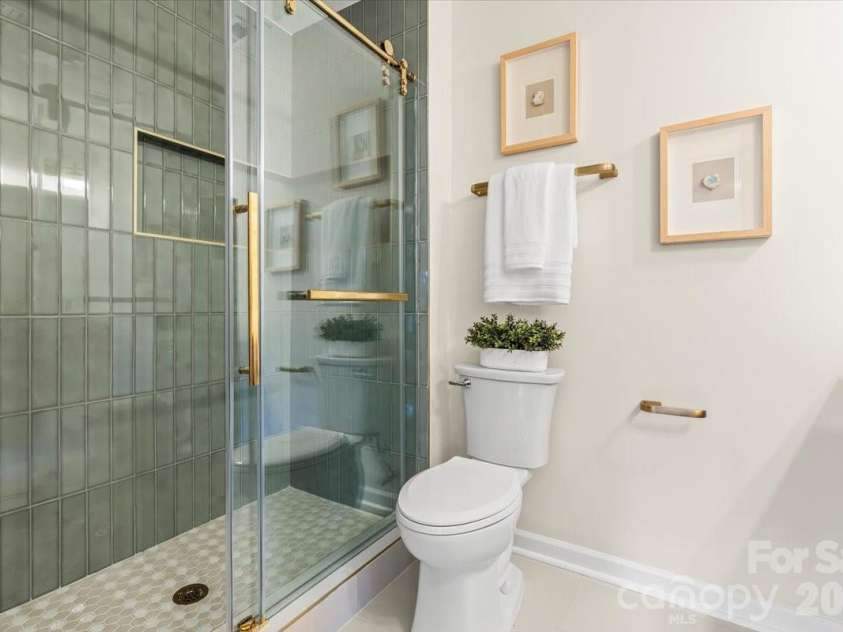 6900 Valley Haven Drive, Charlotte, NC 28211.  MLS# CAR4370535, YatesRealty ID 15693. 
