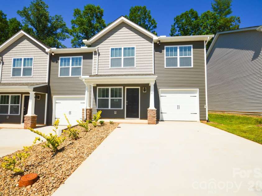 81 Cain Hollow Way, Asheville, NC 28806.  MLS# CAR4365421, YatesRealty ID 15695. 