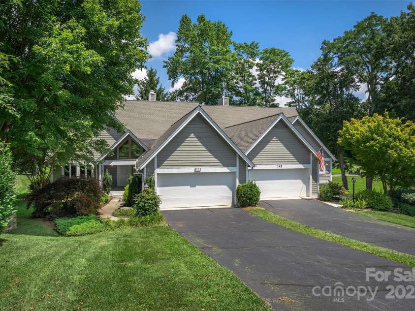144 Overlook Drive, Flat Rock, NC 28731.  MLS# CAR4290204, YatesRealty ID 15696. 