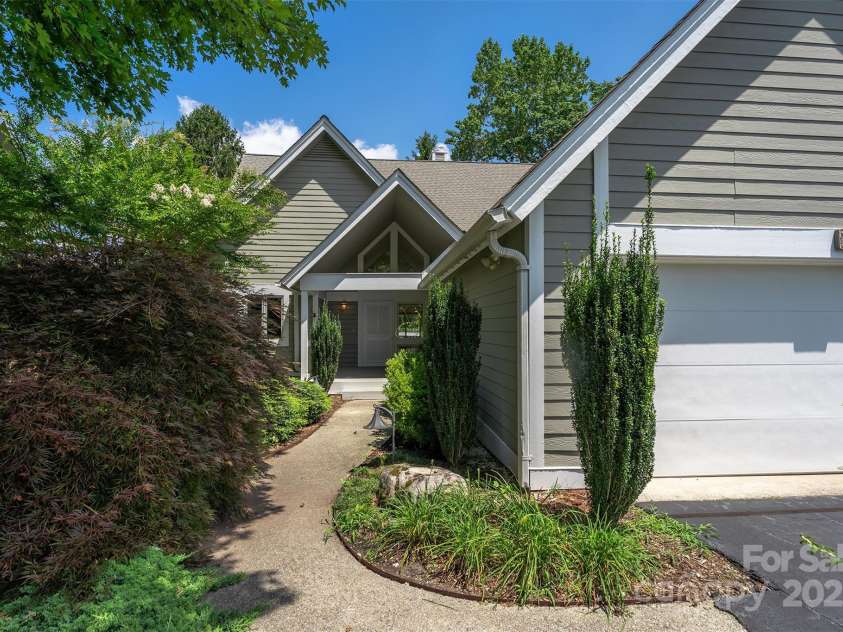 144 Overlook Drive, Flat Rock, NC 28731.  MLS# CAR4290204, YatesRealty ID 15696. 