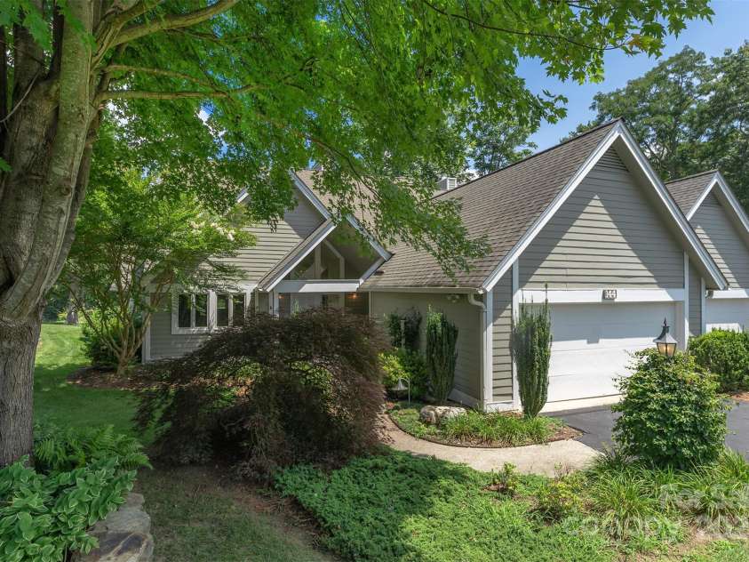 144 Overlook Drive, Flat Rock, NC 28731.  MLS# CAR4290204, YatesRealty ID 15696. 