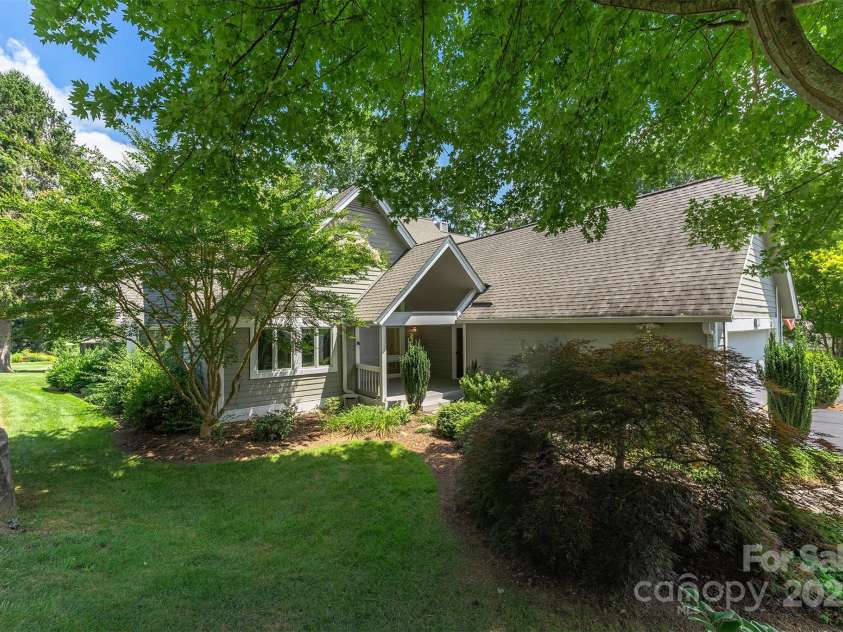 144 Overlook Drive, Flat Rock, NC 28731.  MLS# CAR4290204, YatesRealty ID 15696. 