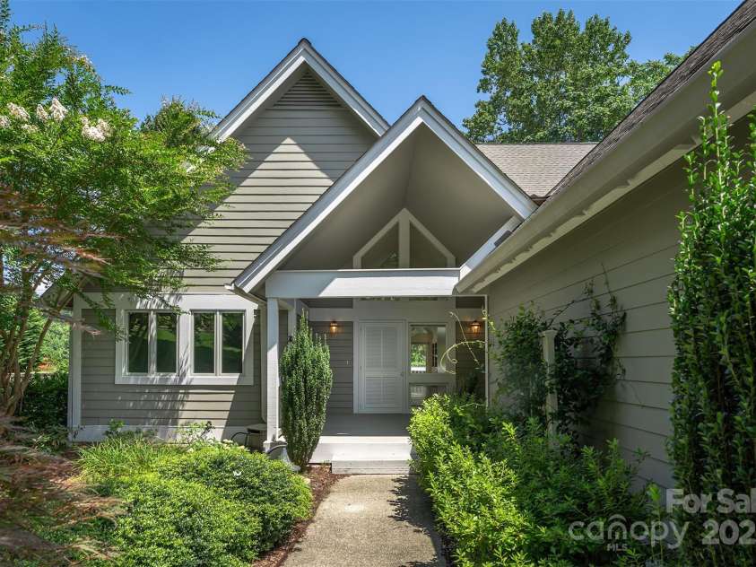 144 Overlook Drive, Flat Rock, NC 28731.  MLS# CAR4290204, YatesRealty ID 15696. 